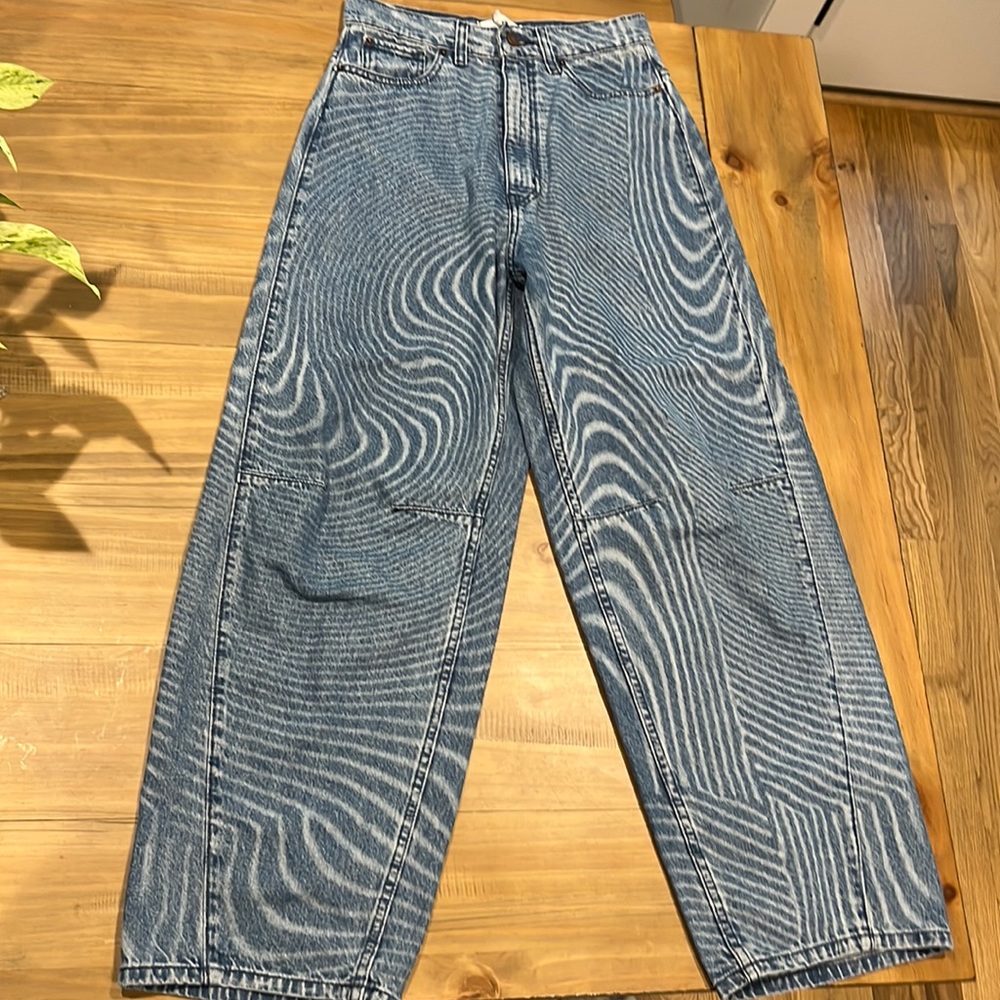High rise super baggy urban outfitters/BDG jeans with swirl design
